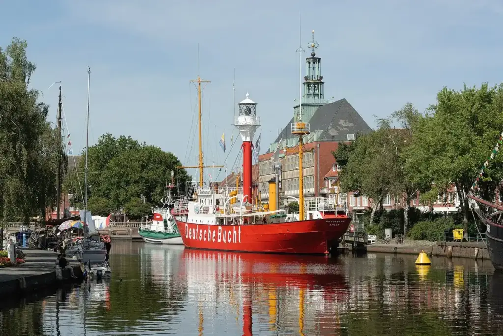 Ratsdelft und Rathaus in Emden